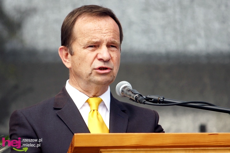 XIII Dożynki Województwa Podkarpackiego: msza polowa przy Bazylice Mniejszej - cz. I