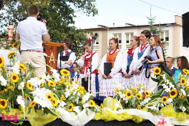 XIII Dożynki Województwa Podkarpackiego: msza polowa przy Bazylice Mniejszej - cz. I