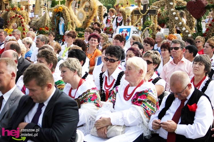 XIII Dożynki Województwa Podkarpackiego: msza polowa przy Bazylice Mniejszej - cz. I