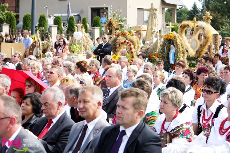 XIII Dożynki Województwa Podkarpackiego: msza polowa przy Bazylice Mniejszej - cz. I