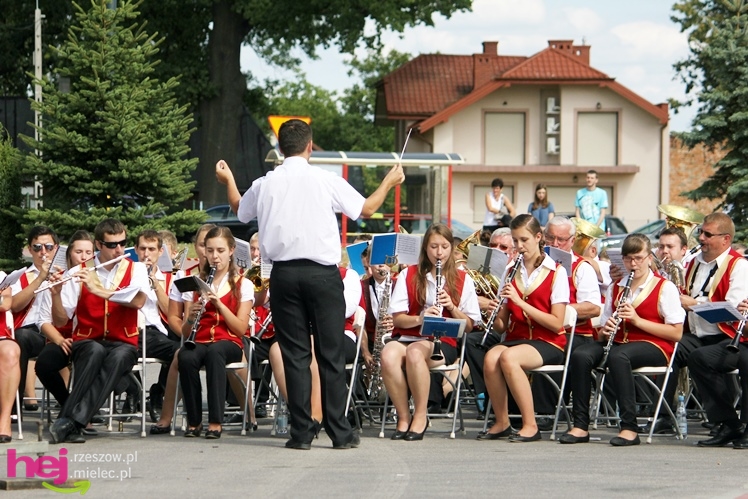 XIII Dożynki Województwa Podkarpackiego: msza polowa przy Bazylice Mniejszej - cz. I