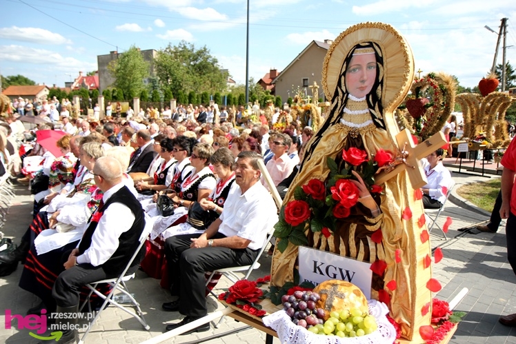 XIII Dożynki Województwa Podkarpackiego: msza polowa przy Bazylice Mniejszej - cz. I