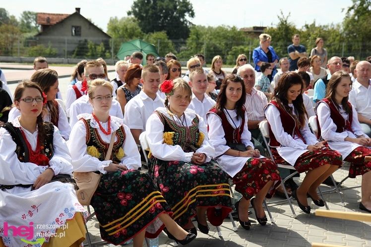 XIII Dożynki Województwa Podkarpackiego: msza polowa przy Bazylice Mniejszej - cz. I
