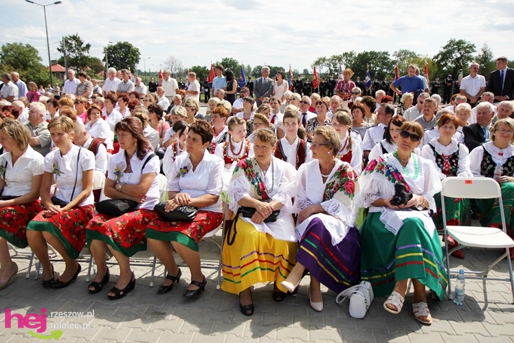 XIII Dożynki Województwa Podkarpackiego: msza polowa przy Bazylice Mniejszej - cz. I