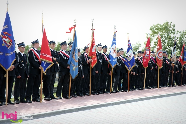 XIII Dożynki Województwa Podkarpackiego: msza polowa przy Bazylice Mniejszej - cz. I