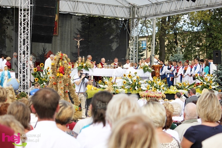 XIII Dożynki Województwa Podkarpackiego: msza polowa przy Bazylice Mniejszej - cz. I