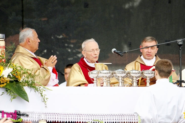 XIII Dożynki Województwa Podkarpackiego: msza polowa przy Bazylice Mniejszej - cz. I