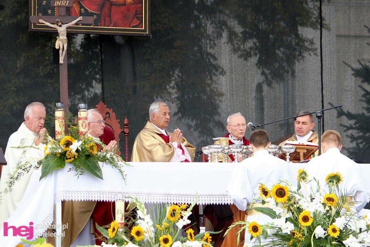 XIII Dożynki Województwa Podkarpackiego: msza polowa przy Bazylice Mniejszej - cz. I