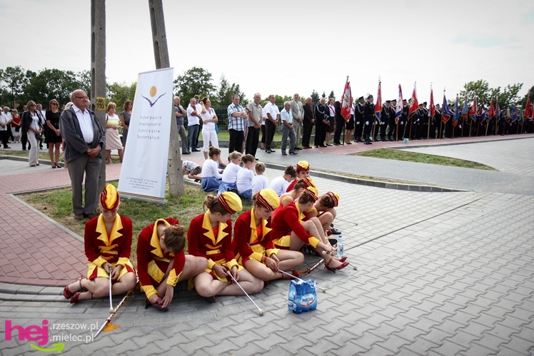 XIII Dożynki Województwa Podkarpackiego: msza polowa przy Bazylice Mniejszej - cz. I