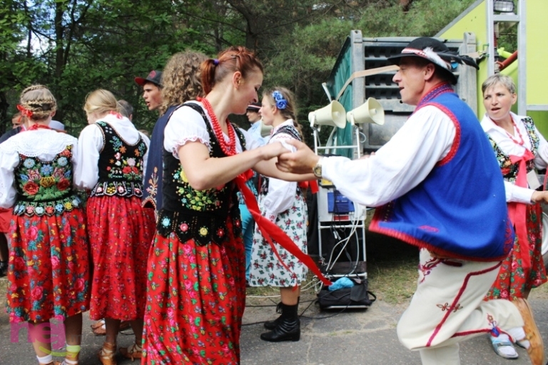 Pielgrzymkowe śpiewy i tańce na Hektarowej