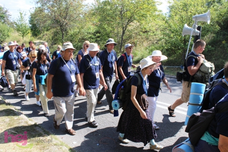 Pielgrzymkowe śpiewy i tańce na Hektarowej
