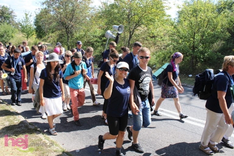 Pielgrzymkowe śpiewy i tańce na Hektarowej