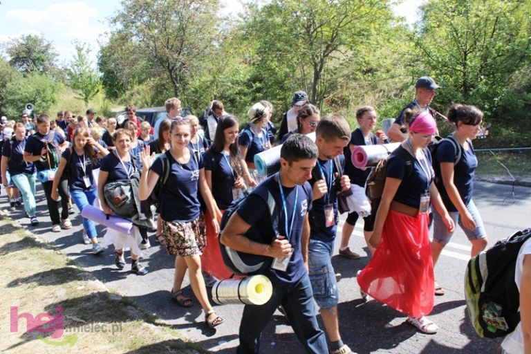 Pielgrzymkowe śpiewy i tańce na Hektarowej