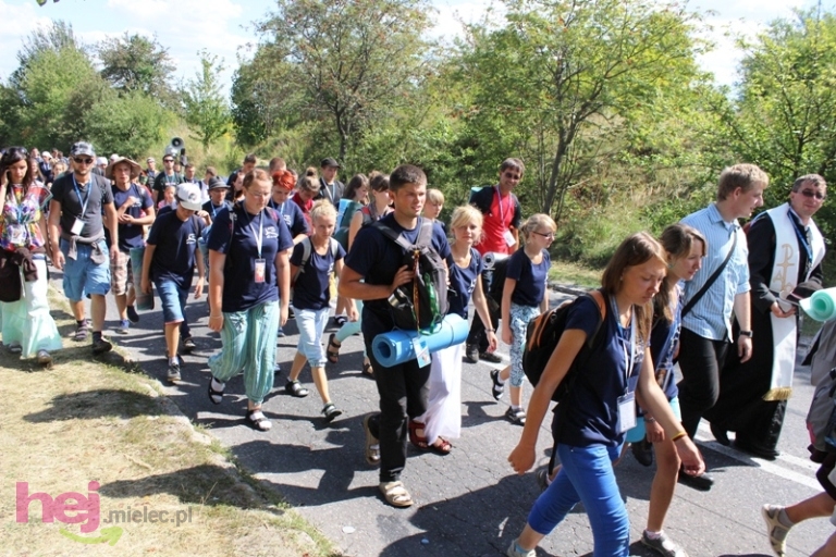 Pielgrzymkowe śpiewy i tańce na Hektarowej