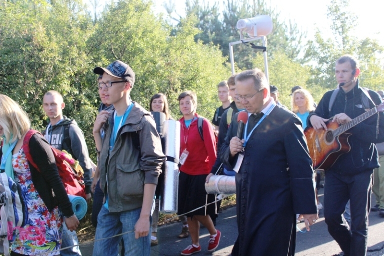 Pielgrzymkowe śpiewy i tańce na Hektarowej