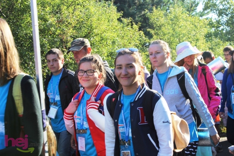 Pielgrzymkowe śpiewy i tańce na Hektarowej