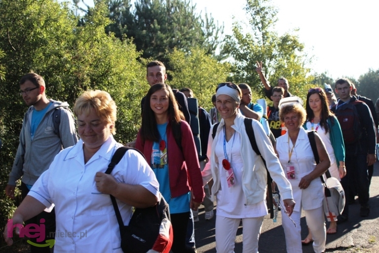 Pielgrzymkowe śpiewy i tańce na Hektarowej