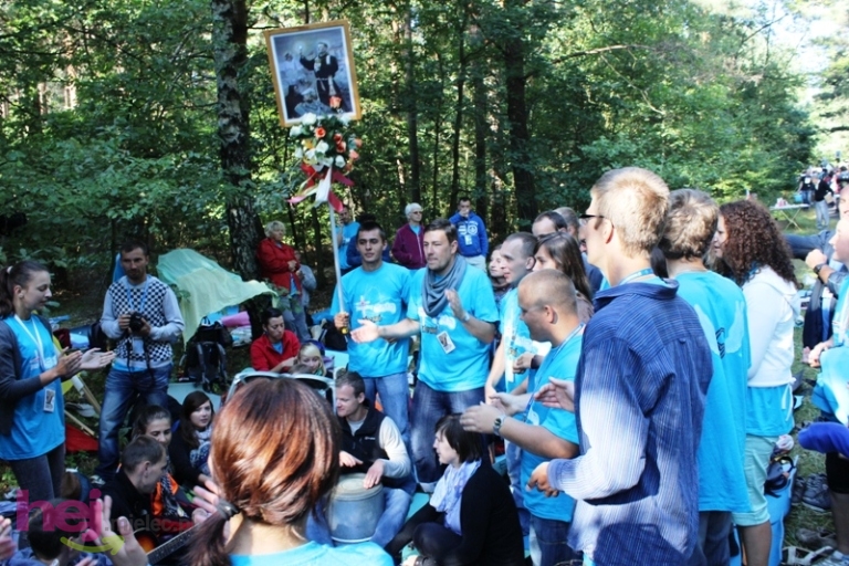 Pielgrzymkowe śpiewy i tańce na Hektarowej