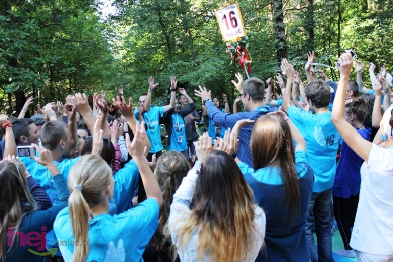 Pielgrzymkowe śpiewy i tańce na Hektarowej