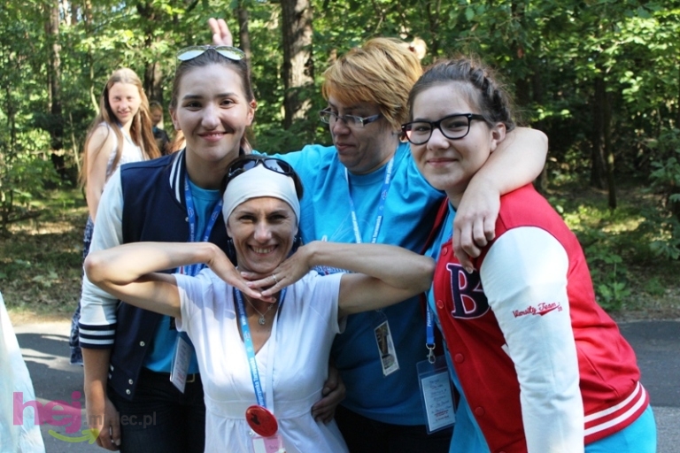 Pielgrzymkowe śpiewy i tańce na Hektarowej