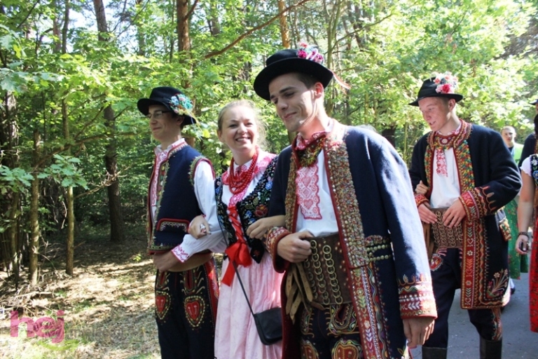 Pielgrzymkowe śpiewy i tańce na Hektarowej