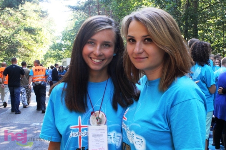 Pielgrzymkowe śpiewy i tańce na Hektarowej