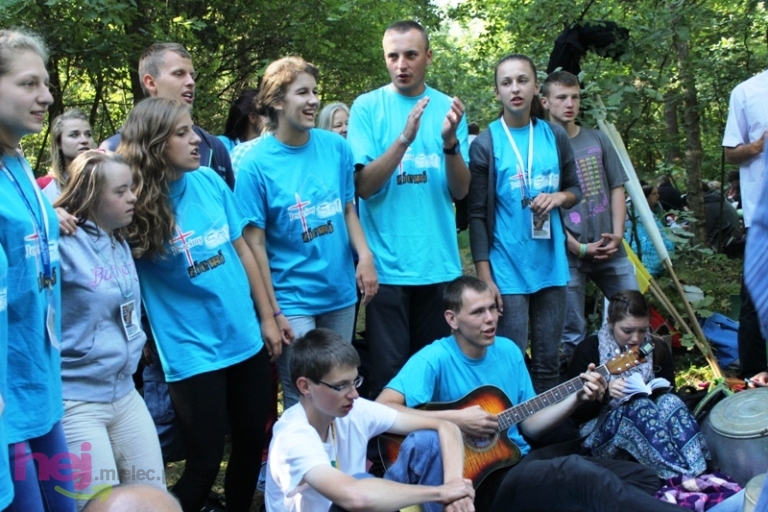 Pielgrzymkowe śpiewy i tańce na Hektarowej