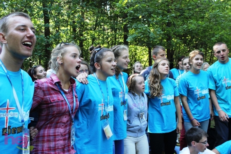 Pielgrzymkowe śpiewy i tańce na Hektarowej
