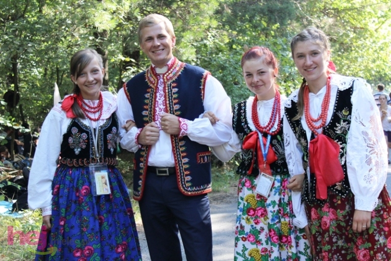 Pielgrzymkowe śpiewy i tańce na Hektarowej