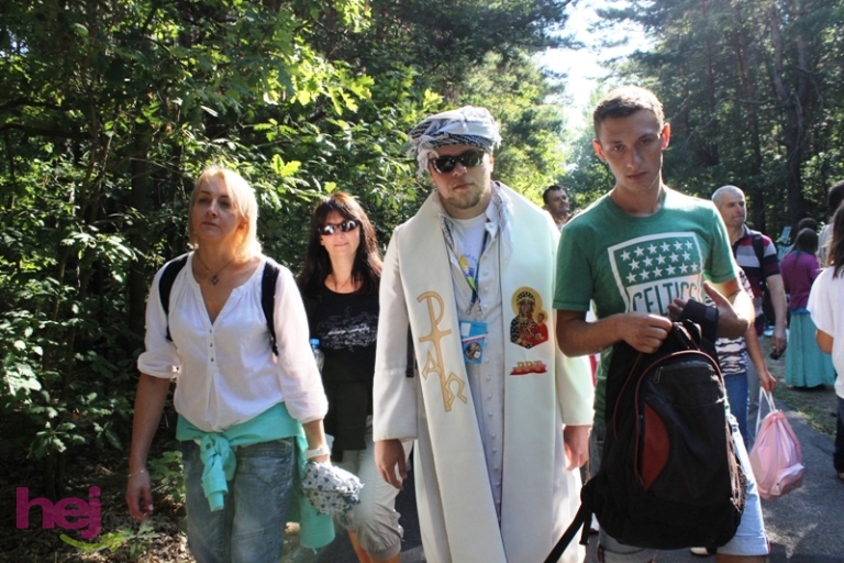 Pielgrzymkowe śpiewy i tańce na Hektarowej