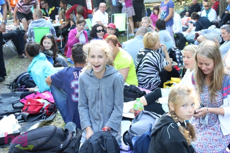 Pielgrzymkowe śpiewy i tańce na Hektarowej