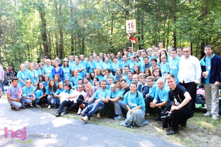 Pielgrzymkowe śpiewy i tańce na Hektarowej