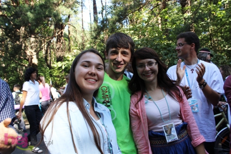 Pielgrzymkowe śpiewy i tańce na Hektarowej