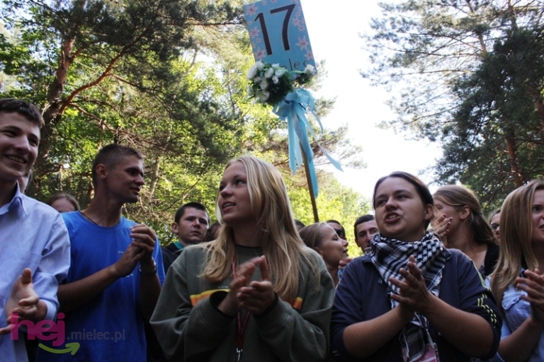 Pielgrzymkowe śpiewy i tańce na Hektarowej