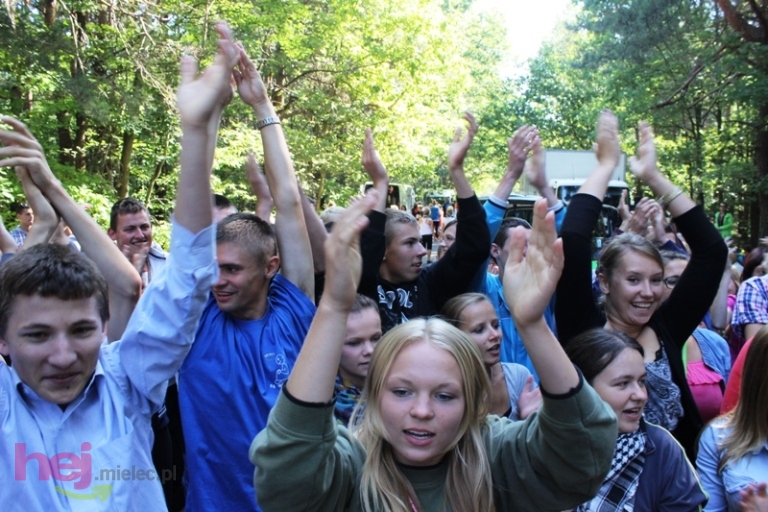 Pielgrzymkowe śpiewy i tańce na Hektarowej