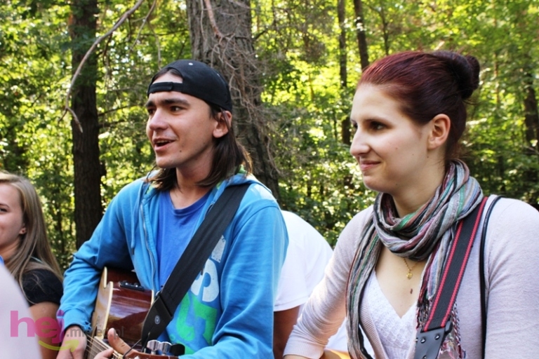 Pielgrzymkowe śpiewy i tańce na Hektarowej