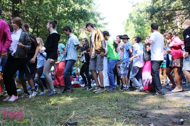 Pielgrzymkowe śpiewy i tańce na Hektarowej