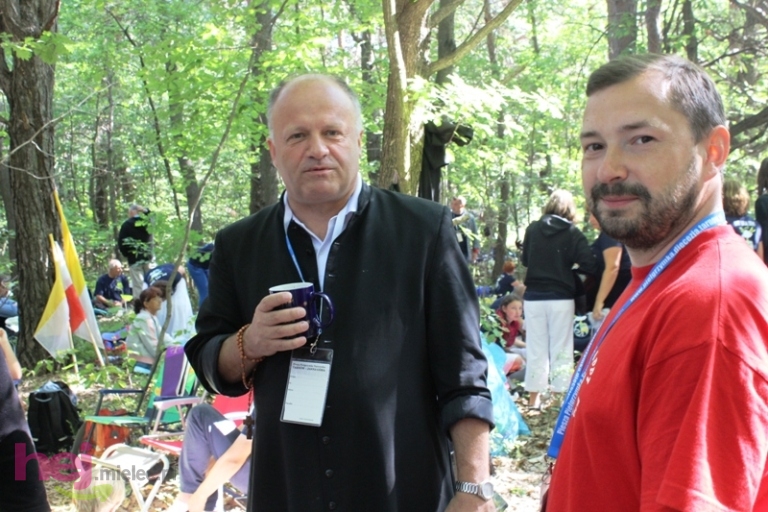 Pielgrzymkowe śpiewy i tańce na Hektarowej