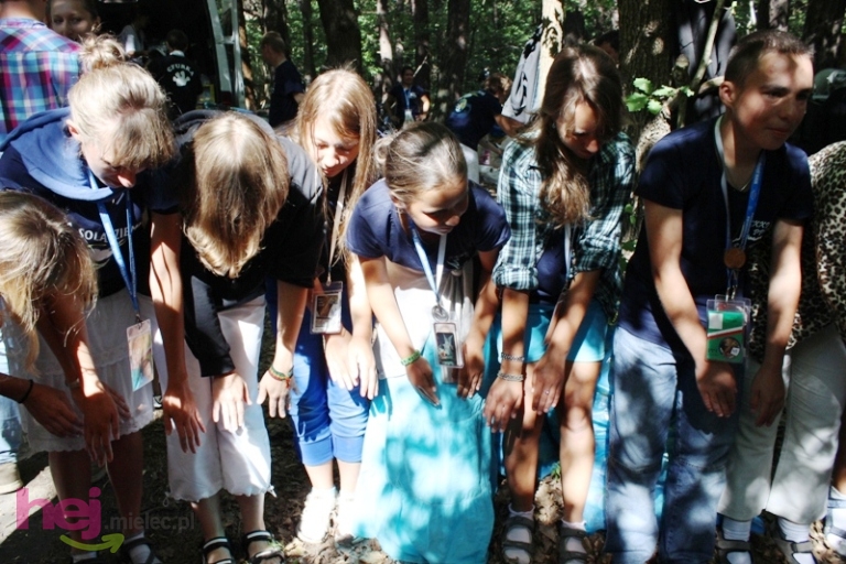 Pielgrzymkowe śpiewy i tańce na Hektarowej