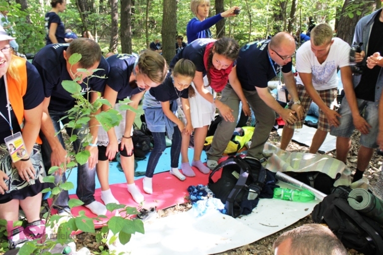 Pielgrzymkowe śpiewy i tańce na Hektarowej
