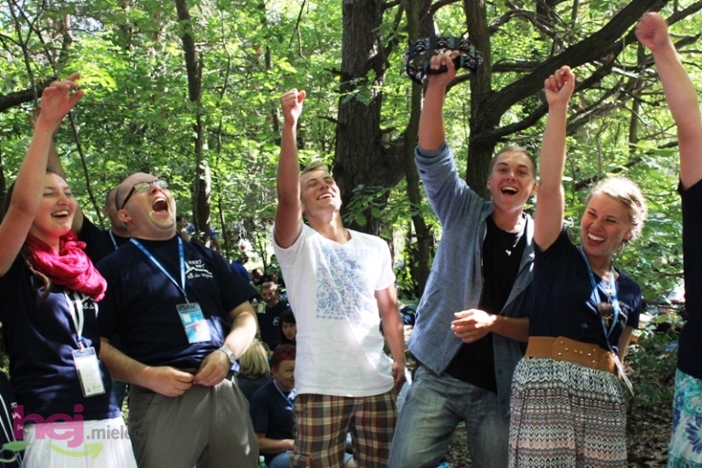 Pielgrzymkowe śpiewy i tańce na Hektarowej