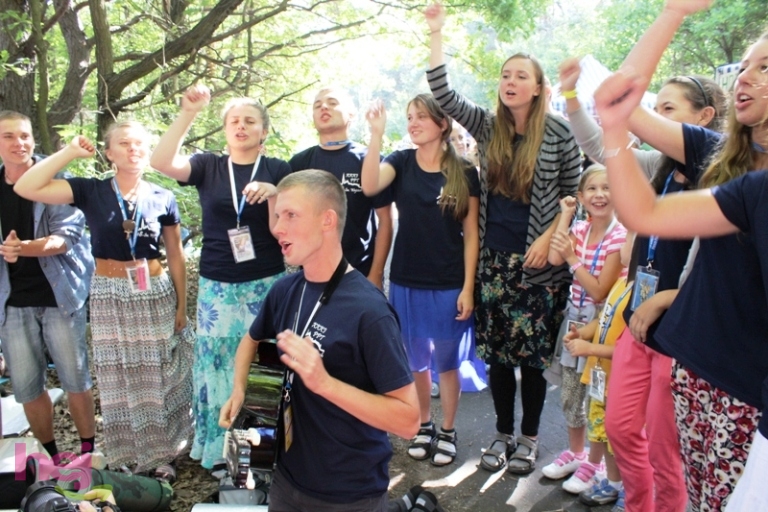 Pielgrzymkowe śpiewy i tańce na Hektarowej