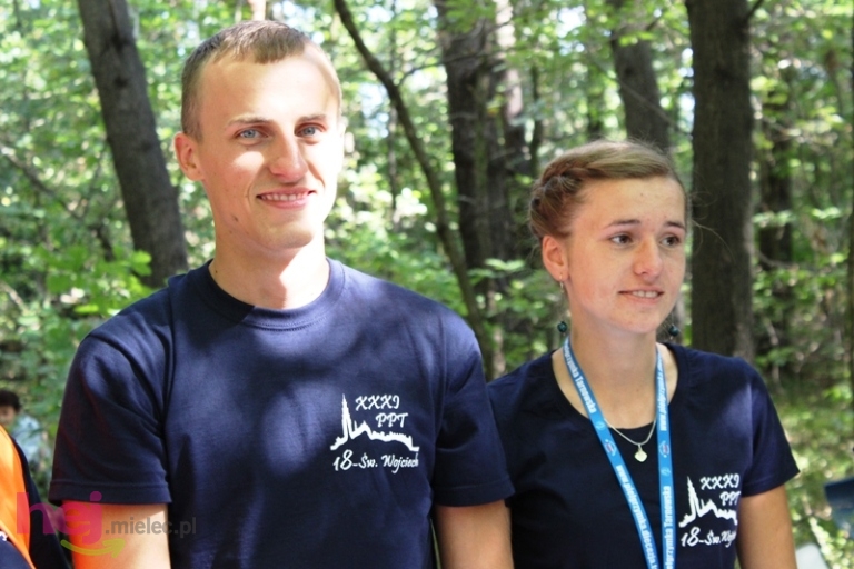 Pielgrzymkowe śpiewy i tańce na Hektarowej