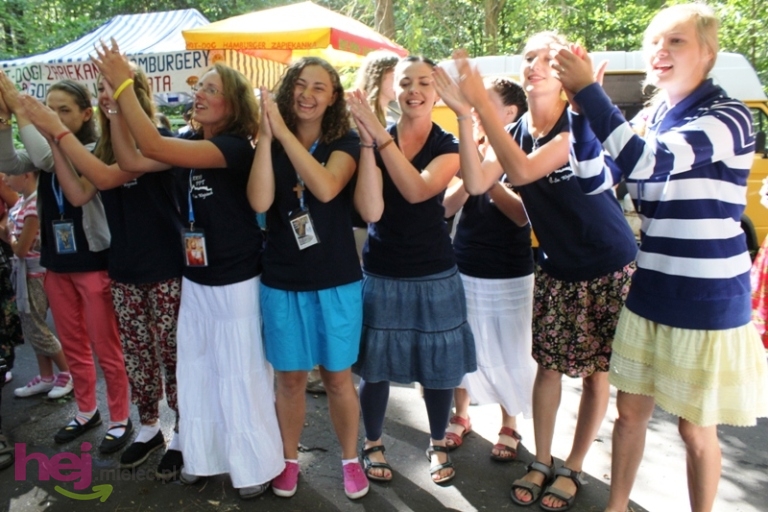 Pielgrzymkowe śpiewy i tańce na Hektarowej