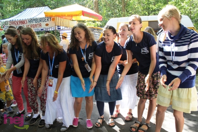 Pielgrzymkowe śpiewy i tańce na Hektarowej