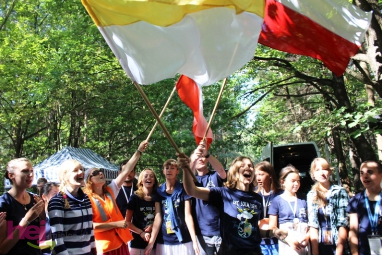 Pielgrzymkowe śpiewy i tańce na Hektarowej