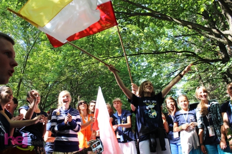 Pielgrzymkowe śpiewy i tańce na Hektarowej