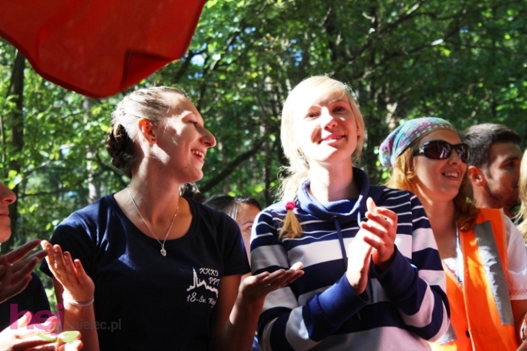 Pielgrzymkowe śpiewy i tańce na Hektarowej