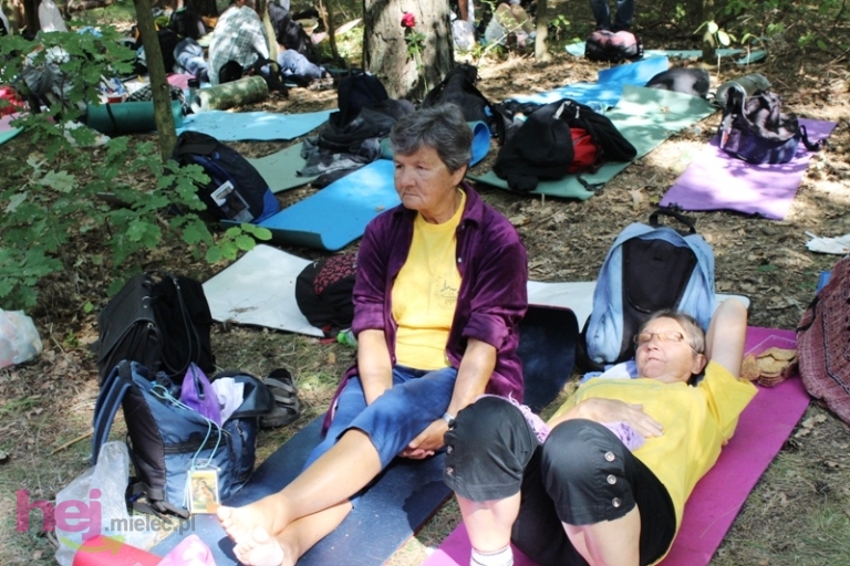 Pielgrzymkowe śpiewy i tańce na Hektarowej