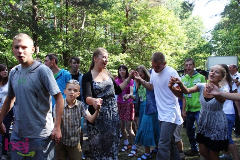 Pielgrzymkowe śpiewy i tańce na Hektarowej
